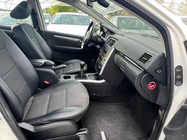 MERCEDES-BENZ B 180 usata, con Climatizzatore