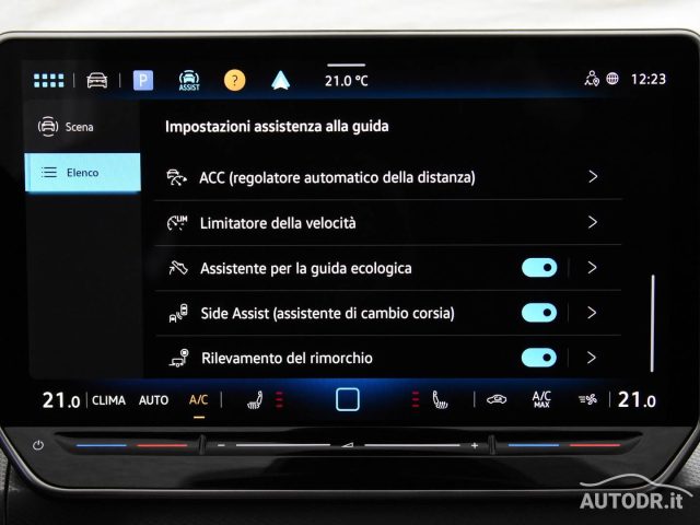 VOLKSWAGEN Golf usata, con Sensori di parcheggio anteriori