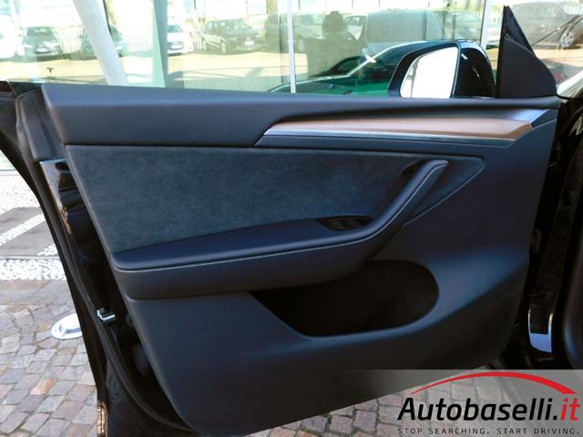 TESLA Model Y usata, con Luci diurne