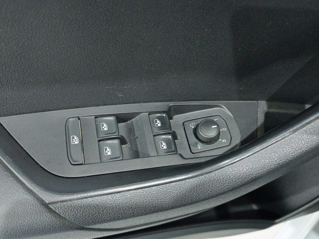 SKODA Karoq usata, con Sensori di parcheggio posteriori