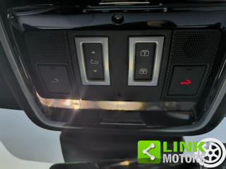 LAND ROVER Range Rover Velar usata, con Touch screen