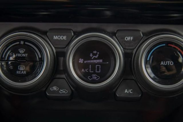 SUZUKI Swift usata, con Sedile posteriore sdoppiato