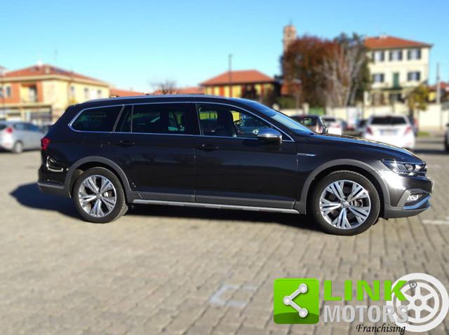 VOLKSWAGEN Passat Alltrack usata, con USB