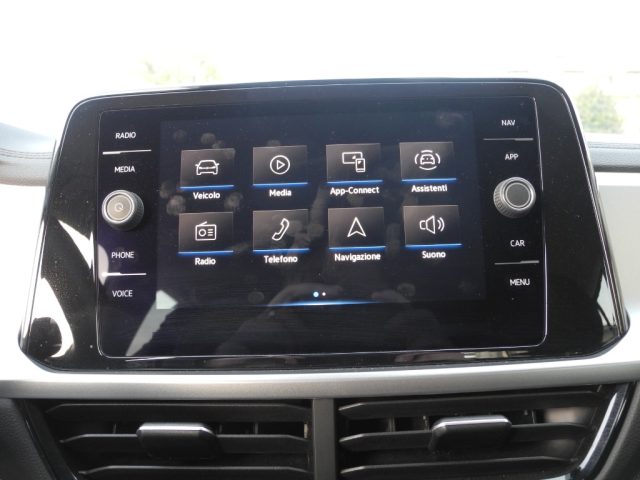 VOLKSWAGEN T-Roc usata, con Leve al volante