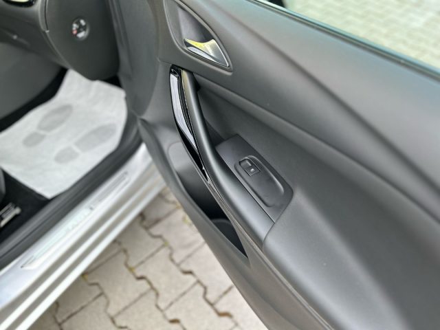 OPEL Astra usata, con USB