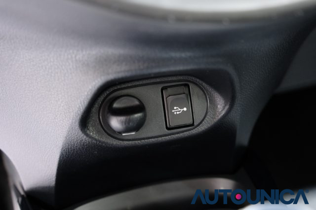 TOYOTA Yaris usata, con Isofix