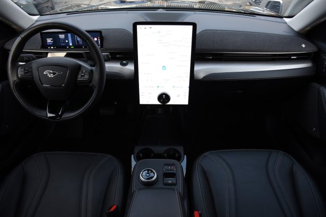 FORD Mustang Mach-E usata, con Autoradio