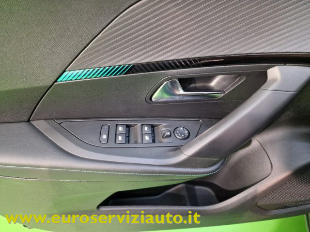 PEUGEOT 2008 usata, con Sensori di parcheggio posteriori