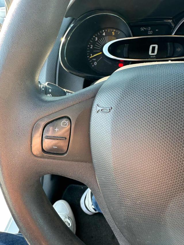 RENAULT Clio usata, con Sensori di parcheggio posteriori