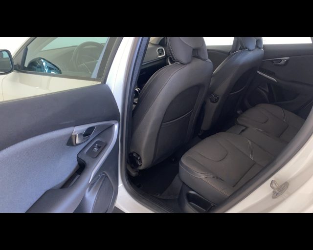 VOLVO V40 Cross Country usata, con Volante in pelle