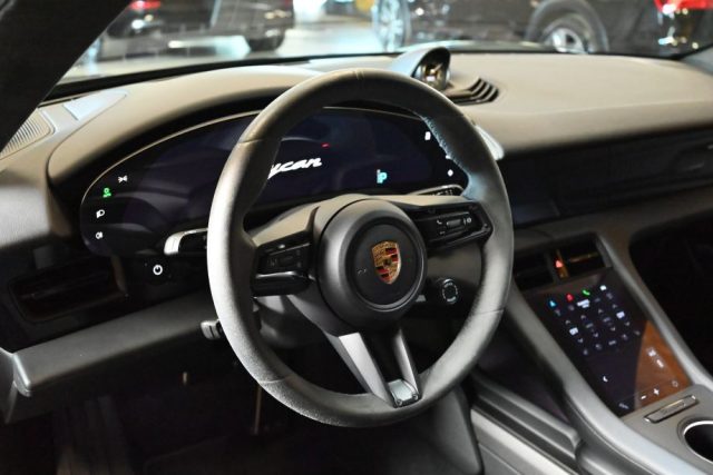 PORSCHE Taycan usata 46