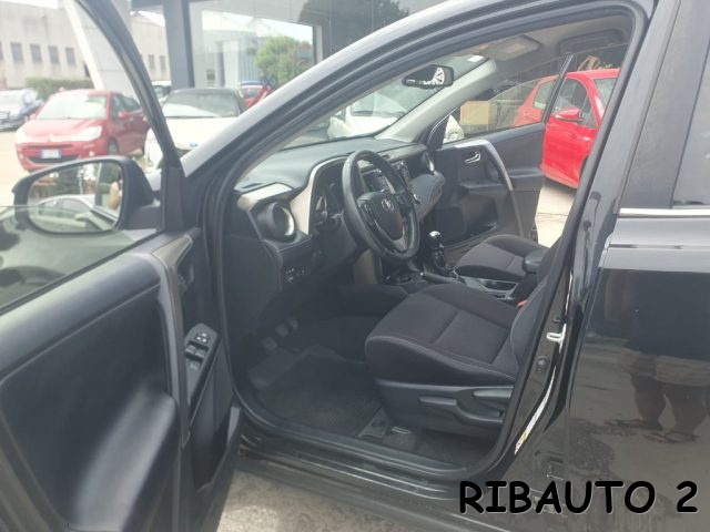 TOYOTA RAV 4 usata, con Autoradio