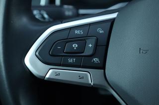 VOLKSWAGEN Taigo usata, con Hill holder