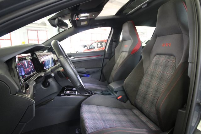 VOLKSWAGEN Golf usata, con Sistema di navigazione