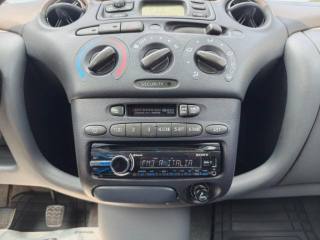 TOYOTA Yaris usata 18