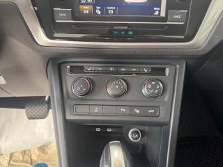 VOLKSWAGEN Touran usata, con Park Distance Control