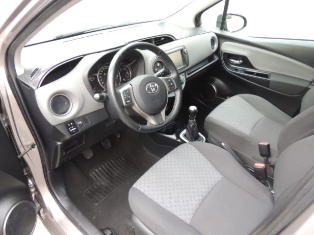 TOYOTA Yaris usata, con Specchietti laterali elettrici