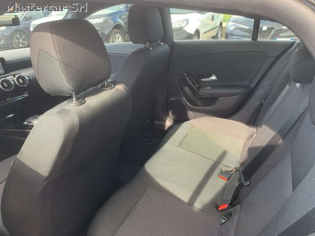 MERCEDES-BENZ CLA 180 usata, con Volante in pelle