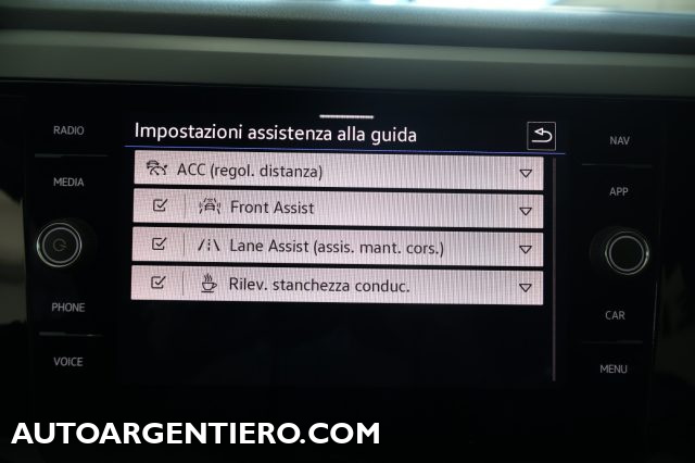 VOLKSWAGEN Taigo usata, con USB