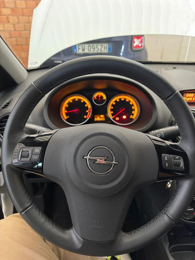 OPEL Corsa usata, con Autoradio