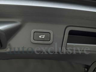 LAND ROVER Range Rover Velar usata, con Autoradio digitale