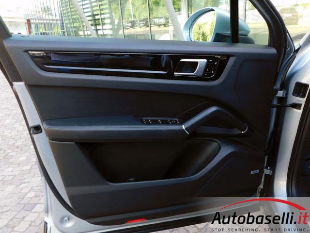PORSCHE Cayenne usata, con Specchietti laterali elettrici
