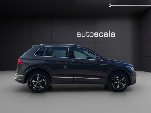 VOLKSWAGEN Tiguan usata, con Autoradio