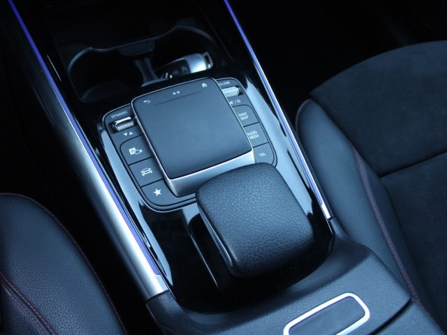 MERCEDES-BENZ GLA 200 usata, con Bluetooth