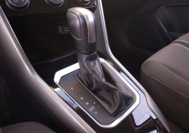 VOLKSWAGEN Golf Variant usata, con Airbag testa