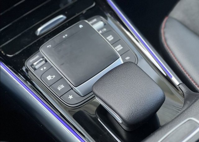 MERCEDES-BENZ GLA 220 usata, con Park Distance Control