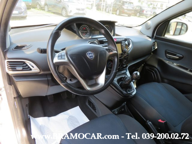 LANCIA Ypsilon usata, con Fendinebbia