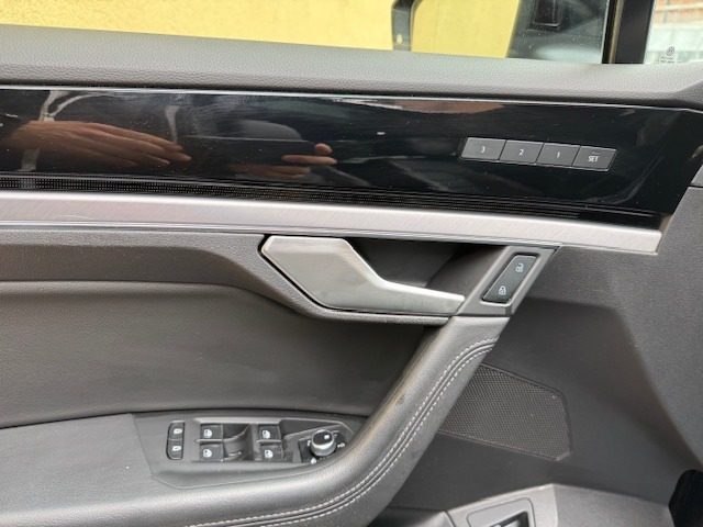 VOLKSWAGEN Touareg usata, con Fari Xenon