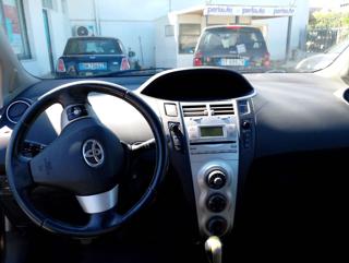 TOYOTA Yaris usata, con Autoradio