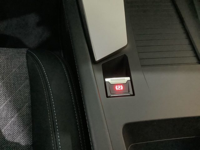 PEUGEOT 408 usata, con Airbag testa