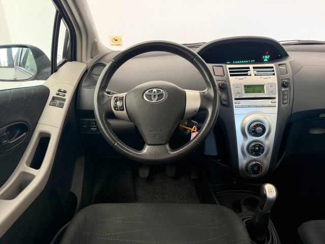 TOYOTA Yaris usata 9