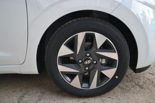 HYUNDAI i10 usata, con Park Distance Control