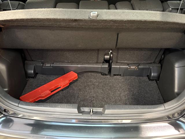 TOYOTA Yaris usata, con USB