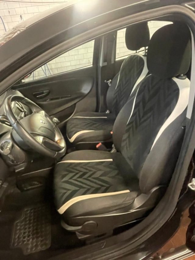 LANCIA Ypsilon usata, con Autoradio