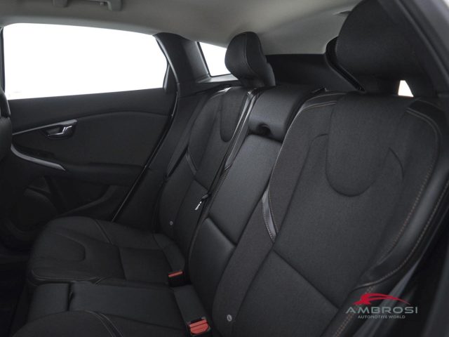 VOLVO V40 Cross Country usata 9