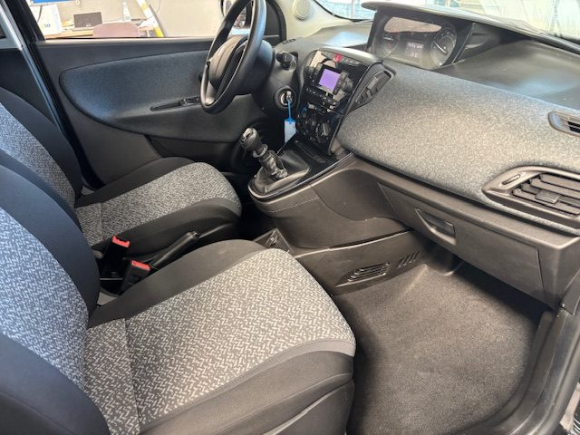 LANCIA Ypsilon usata, con Fendinebbia