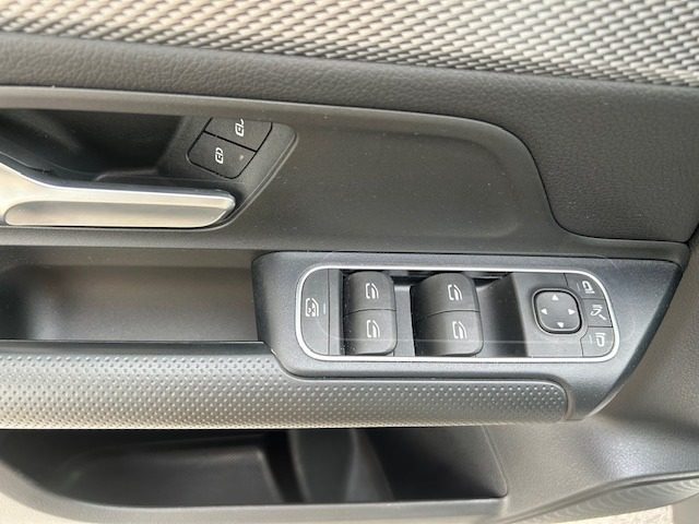 MERCEDES-BENZ GLA 180 usata, con Park Distance Control