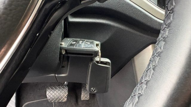 VOLKSWAGEN T-Roc usata, con ESP