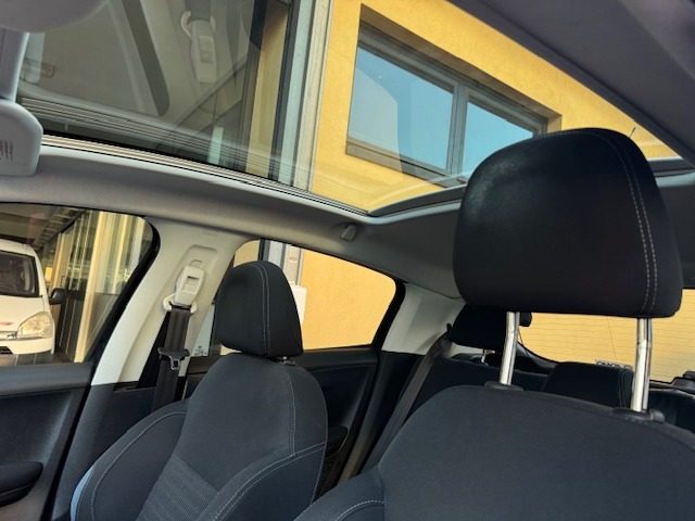 PEUGEOT 208 usata, con Controllo automatico clima