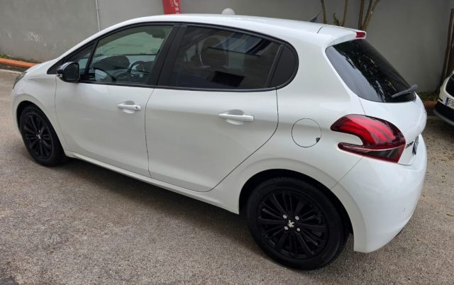 PEUGEOT 208 usata, con Alzacristalli elettrici