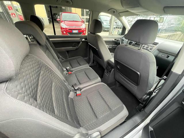 VOLKSWAGEN Touran usata, con Sedile posteriore sdoppiato