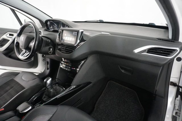 PEUGEOT 2008 usata, con Volante multifunzione