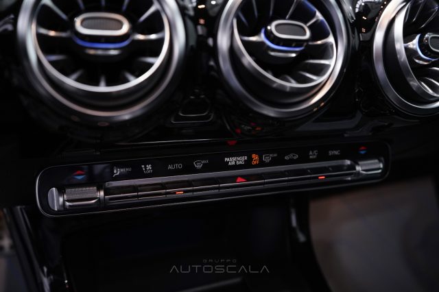 MERCEDES-BENZ A 180 usata, con Autoradio digitale