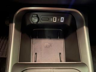 JEEP Avenger usata, con USB