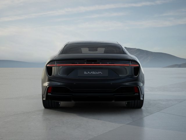 LOTUS Emeya usata, con Autoradio