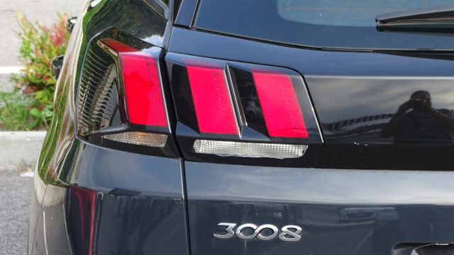 PEUGEOT 3008 usata, con Airbag testa